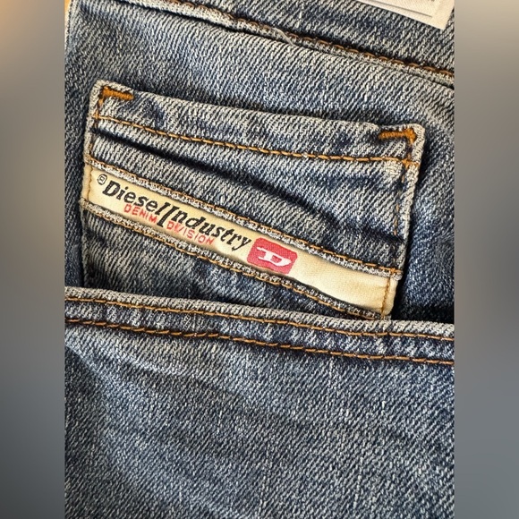 NWT Women’s Diesel Boyfriend Style Ankle Length StreetWear 5 Pocket Denim Jeans - Picture 6 of 14